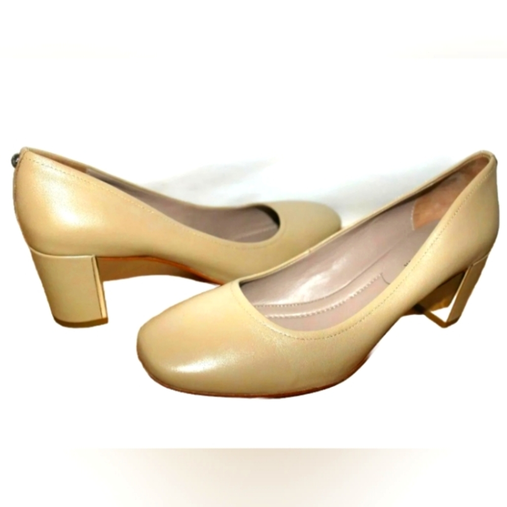 Donald Pliner Corin Butter-Almond Premium Leather Golden-Mirror Heel Pump 8.5 US